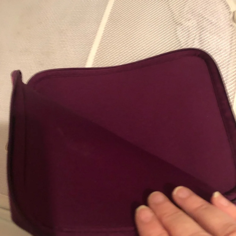 🍎Belkin Padded Tablet Pocket- 830 $15 or $12 w/offer